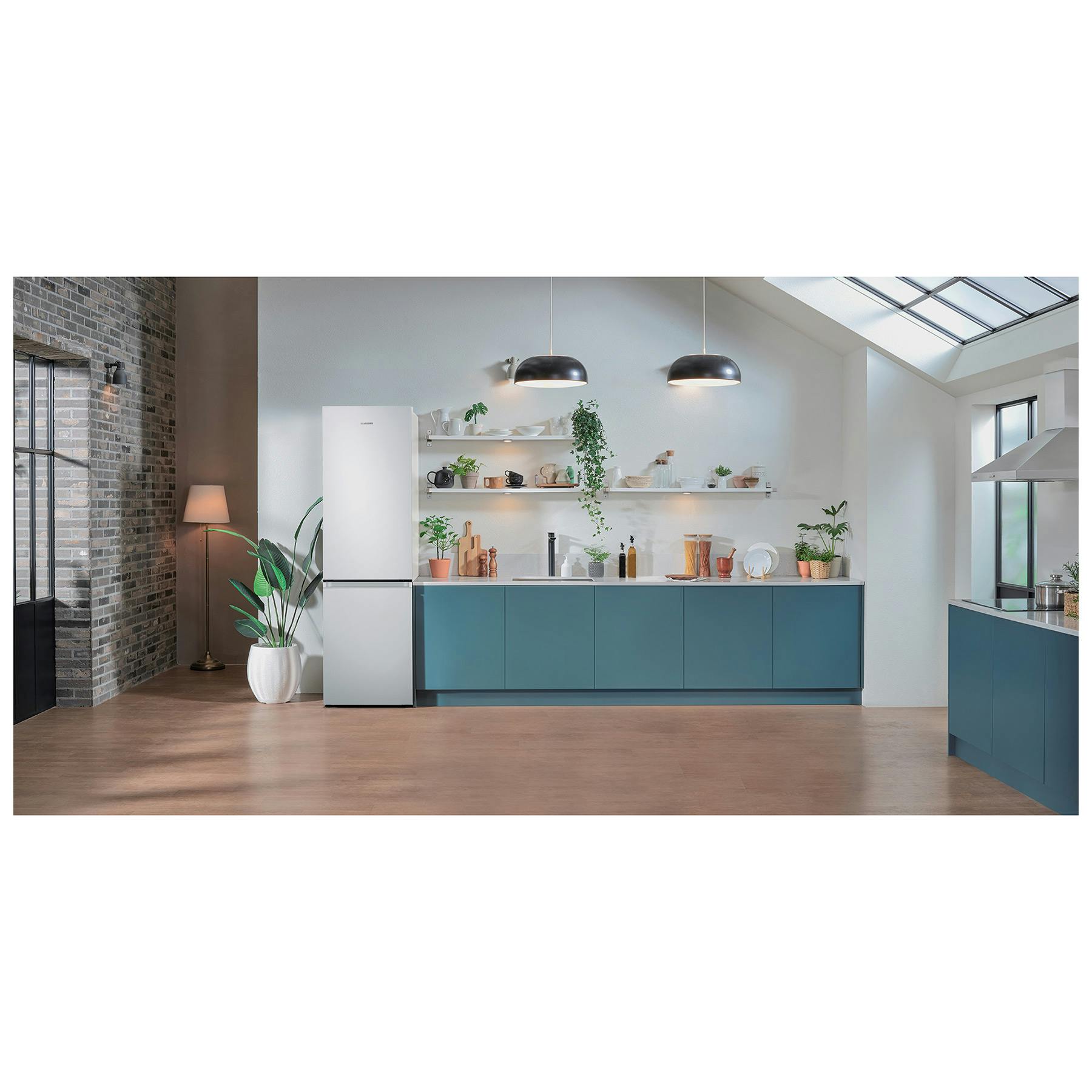 Samsung RB34T602EWW Series 5 185cm High 60 40 Frost Free Fridge Freezer in White 60cm Wide