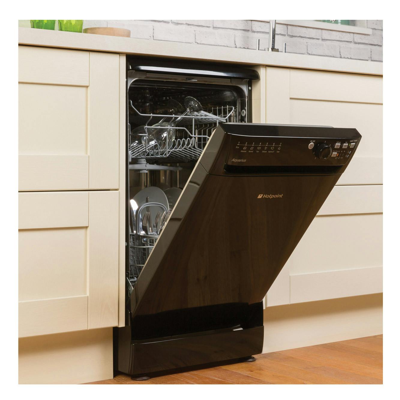 Hotpoint SIAL11010K 45cm AQUARIUS Slimline Dishwasher in Black, A+AA